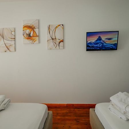 Hotel Summer Sarandë Esterno foto