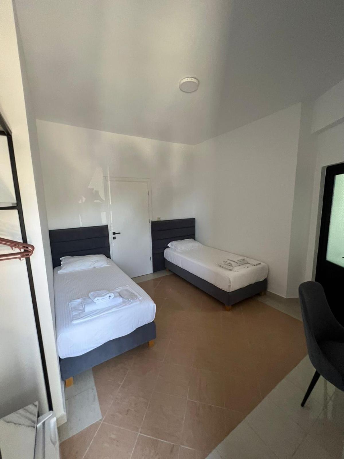 Hotel Summer Sarandë Esterno foto