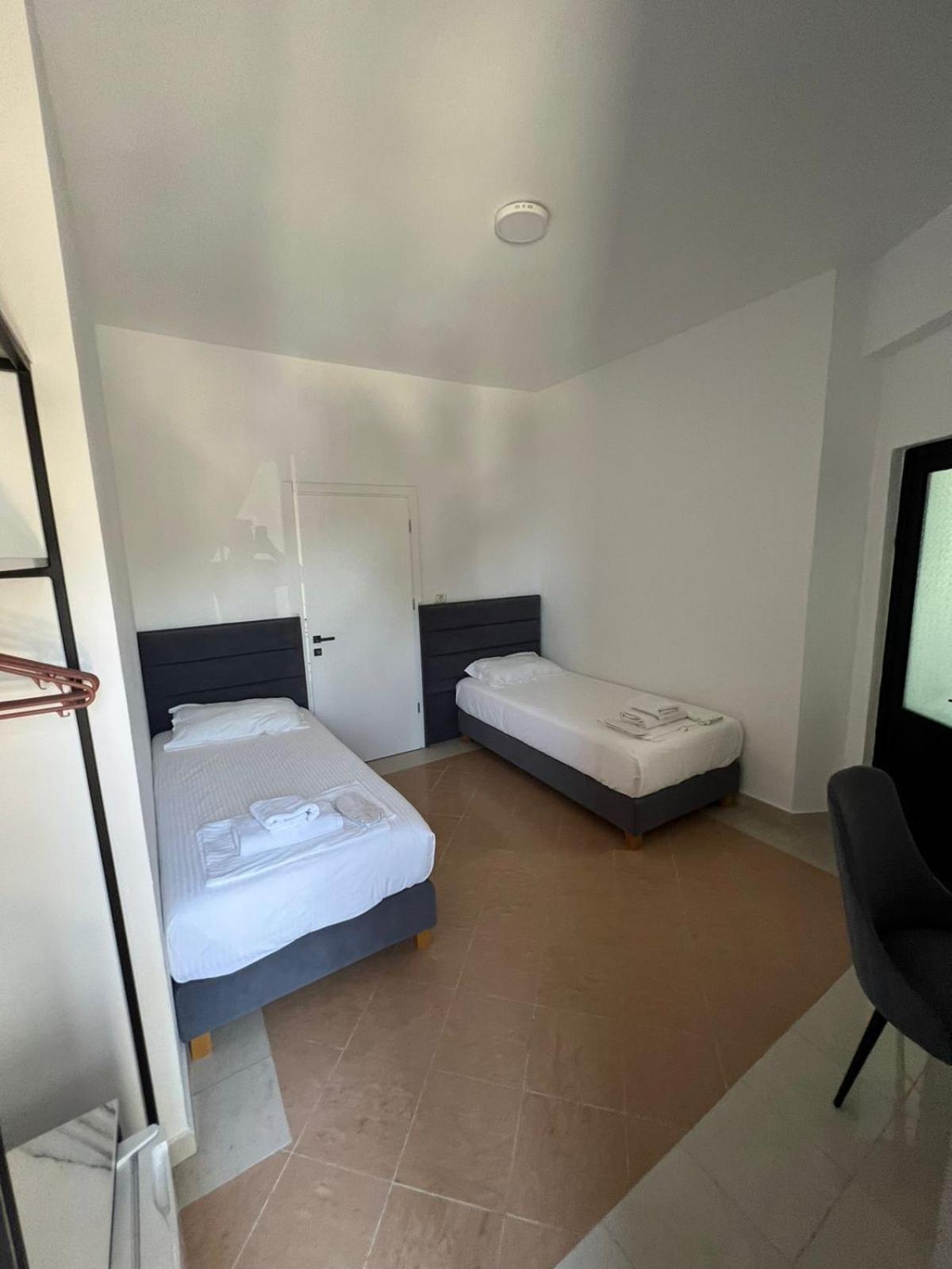 Hotel Summer Sarandë Esterno foto