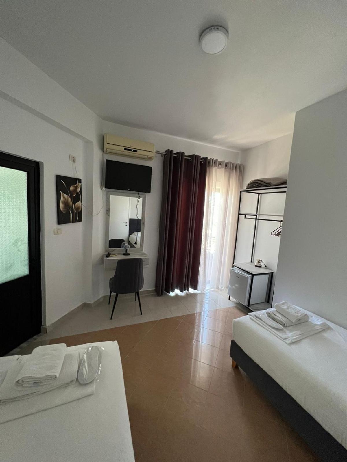 Hotel Summer Sarandë Esterno foto