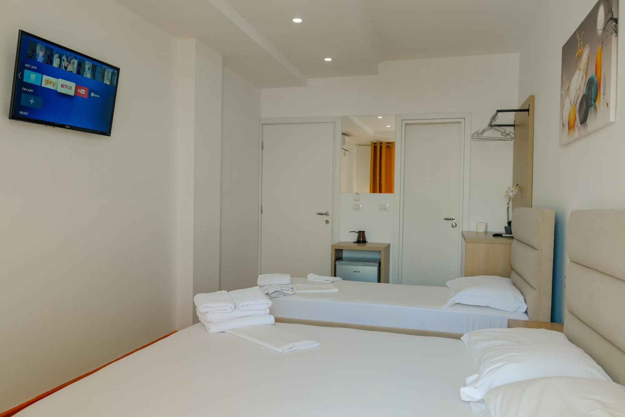 Hotel Summer Sarandë Esterno foto