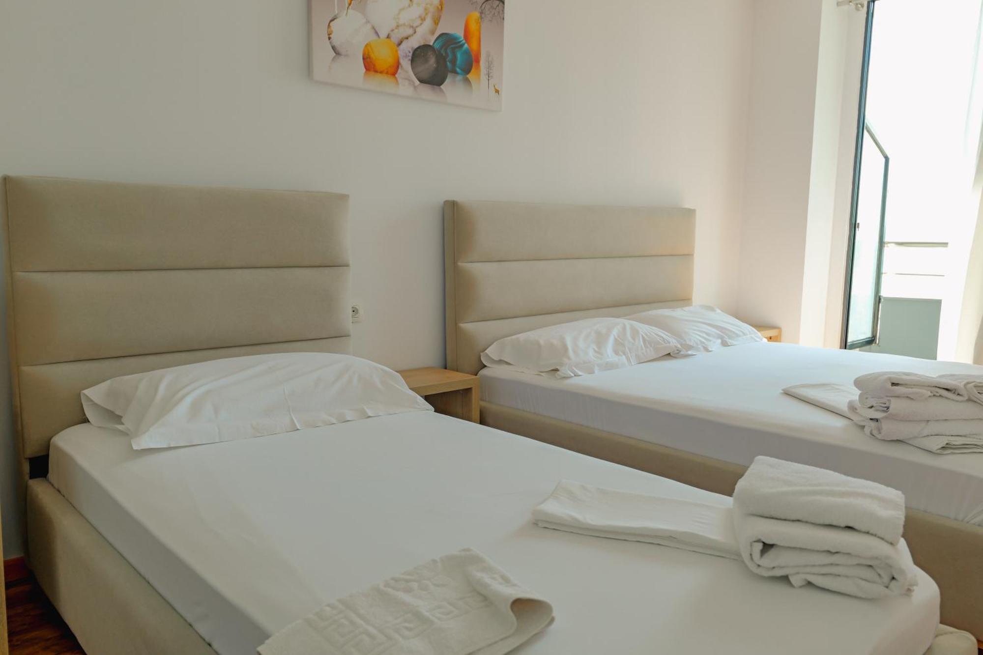 Hotel Summer Sarandë Esterno foto