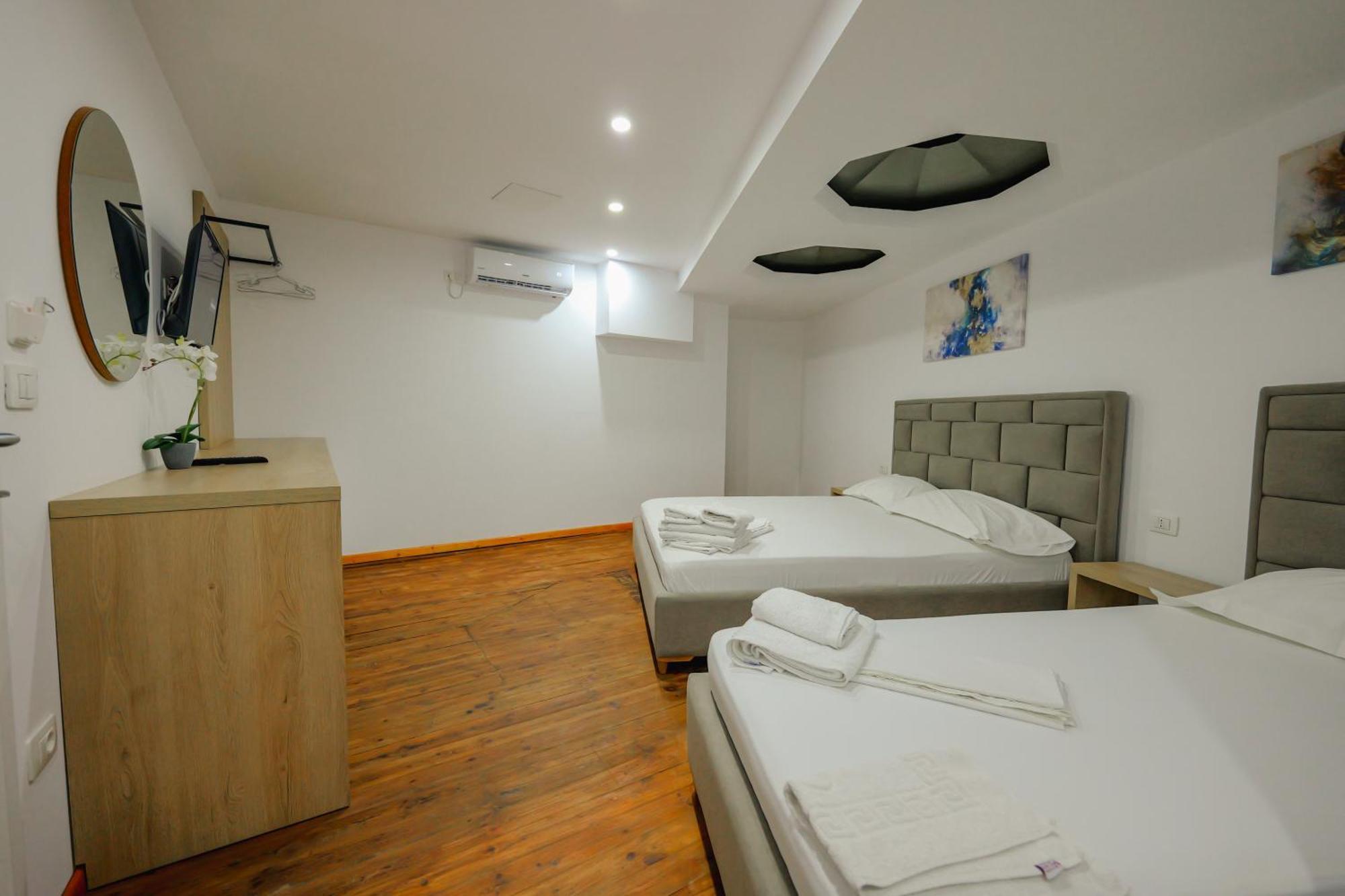 Hotel Summer Sarandë Esterno foto