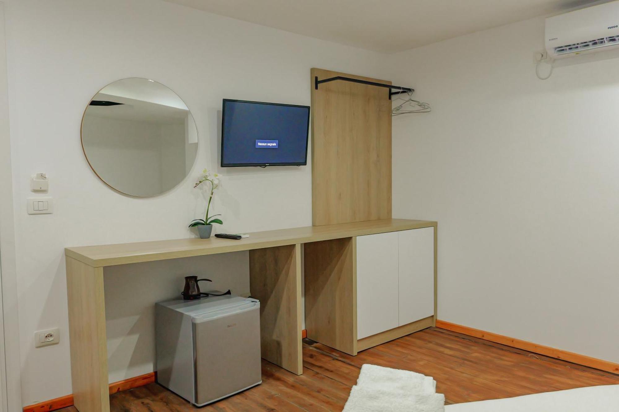 Hotel Summer Sarandë Esterno foto