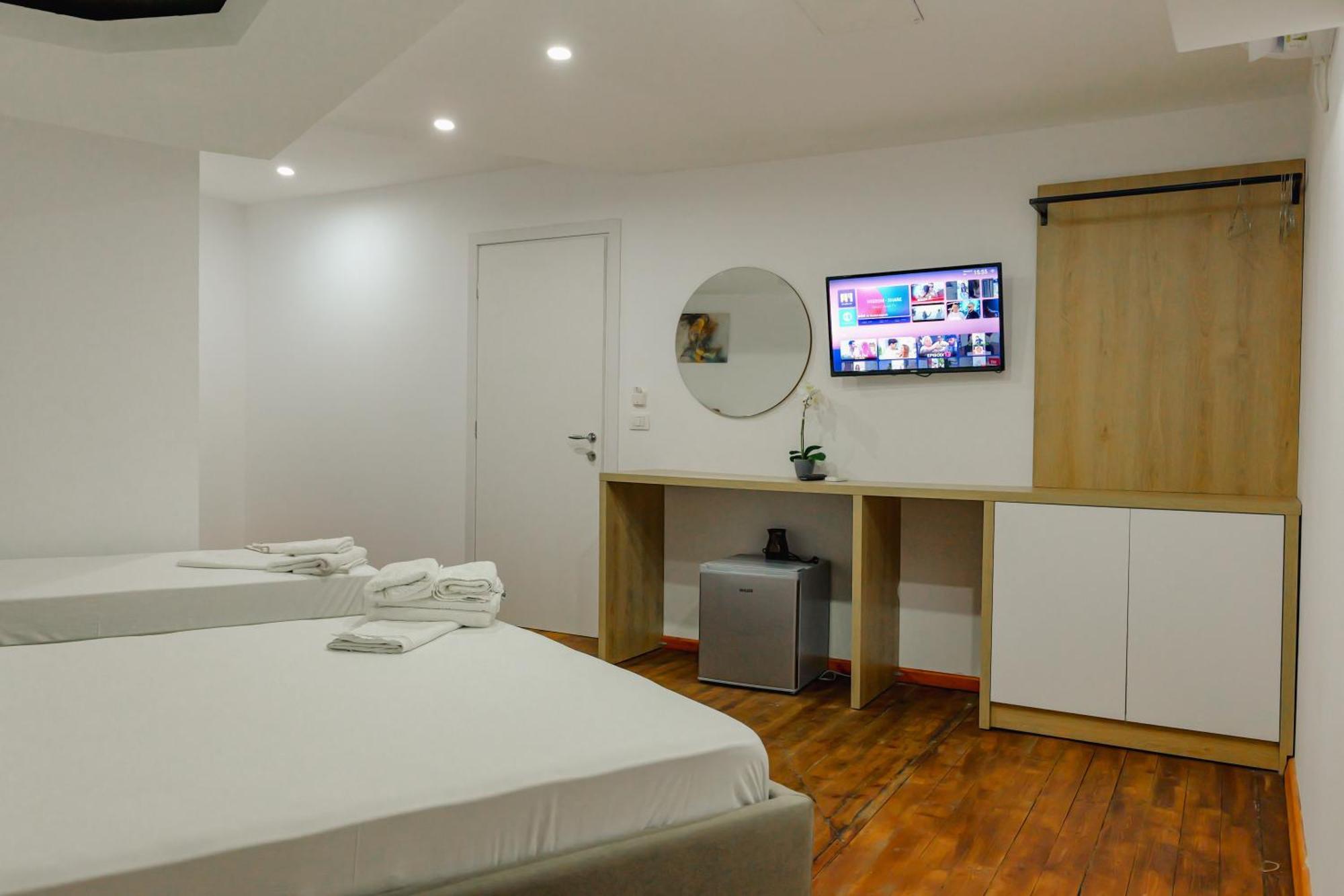 Hotel Summer Sarandë Esterno foto
