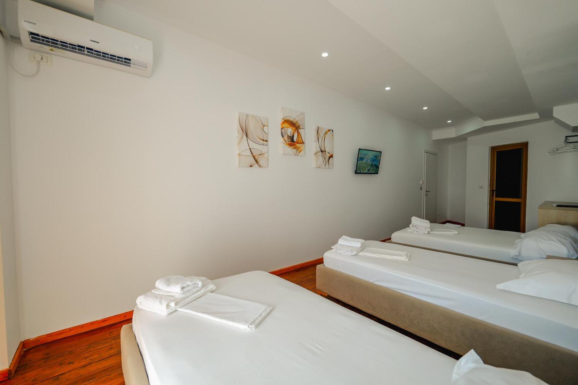 Hotel Summer Sarandë Esterno foto