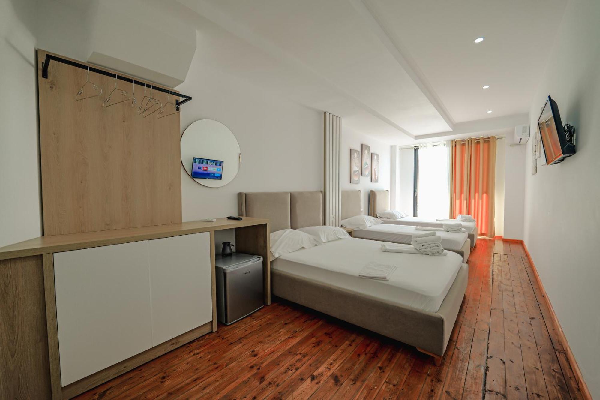 Hotel Summer Sarandë Esterno foto