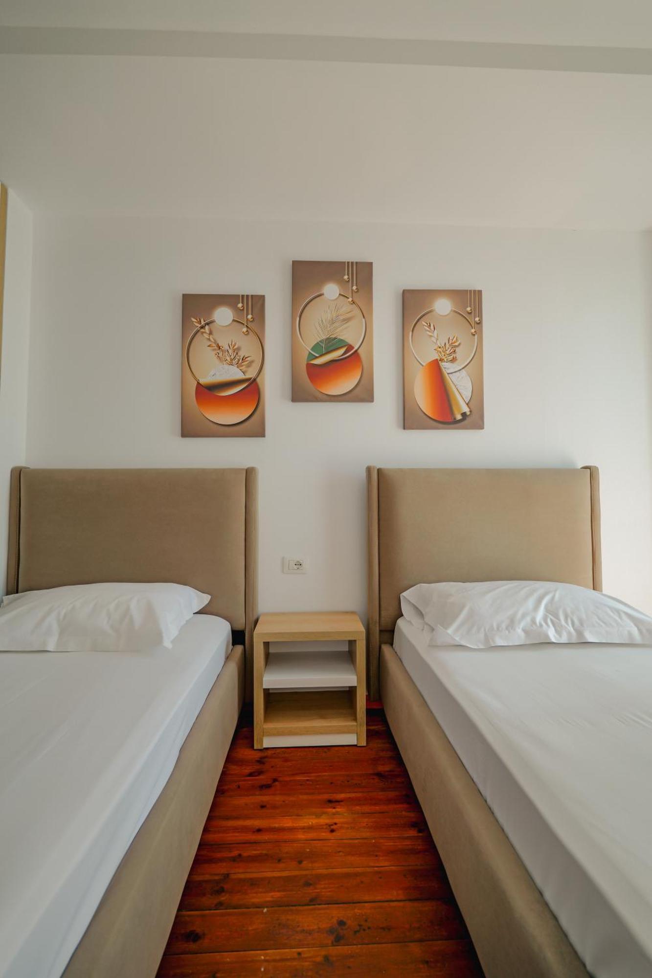 Hotel Summer Sarandë Esterno foto