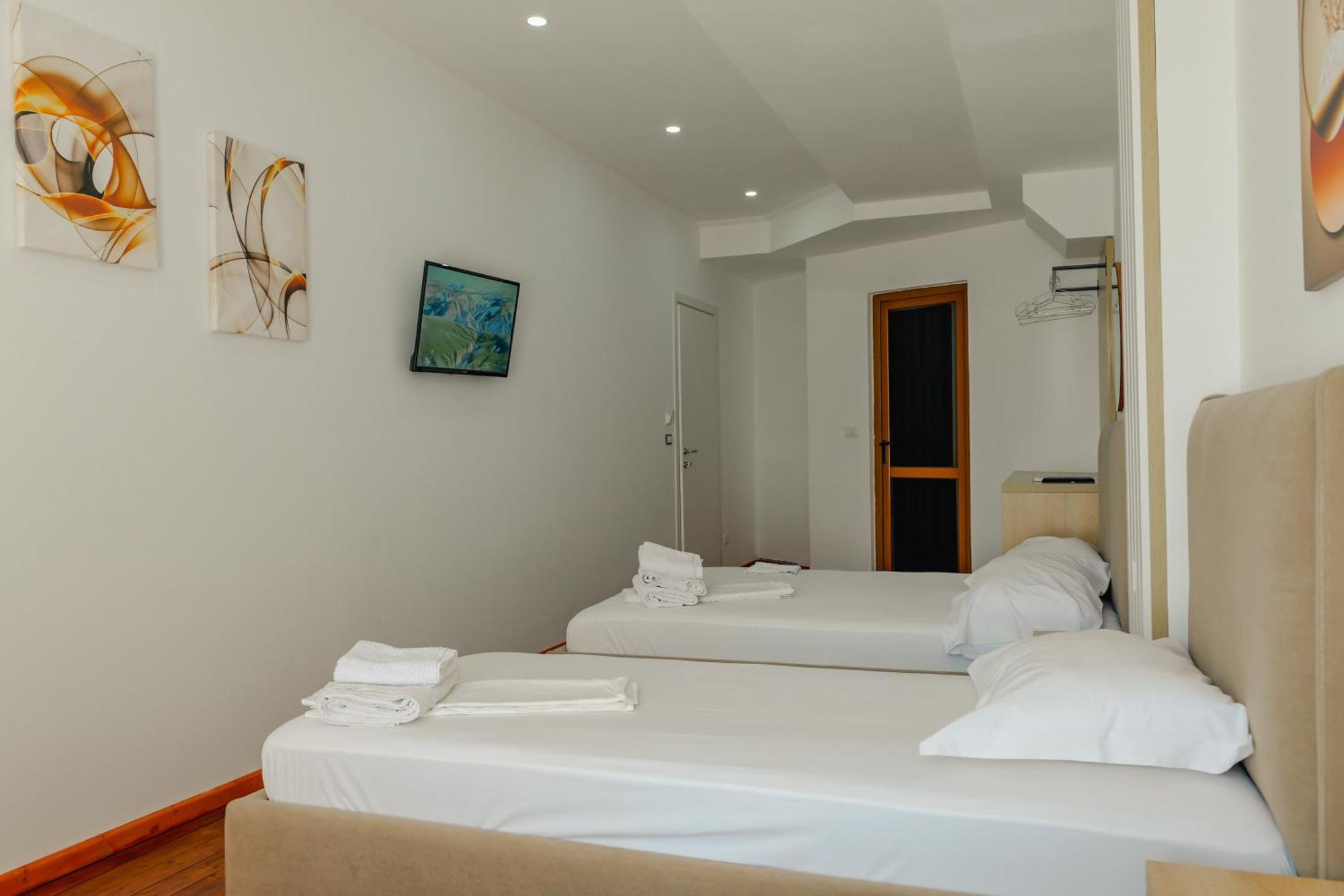 Hotel Summer Sarandë Esterno foto