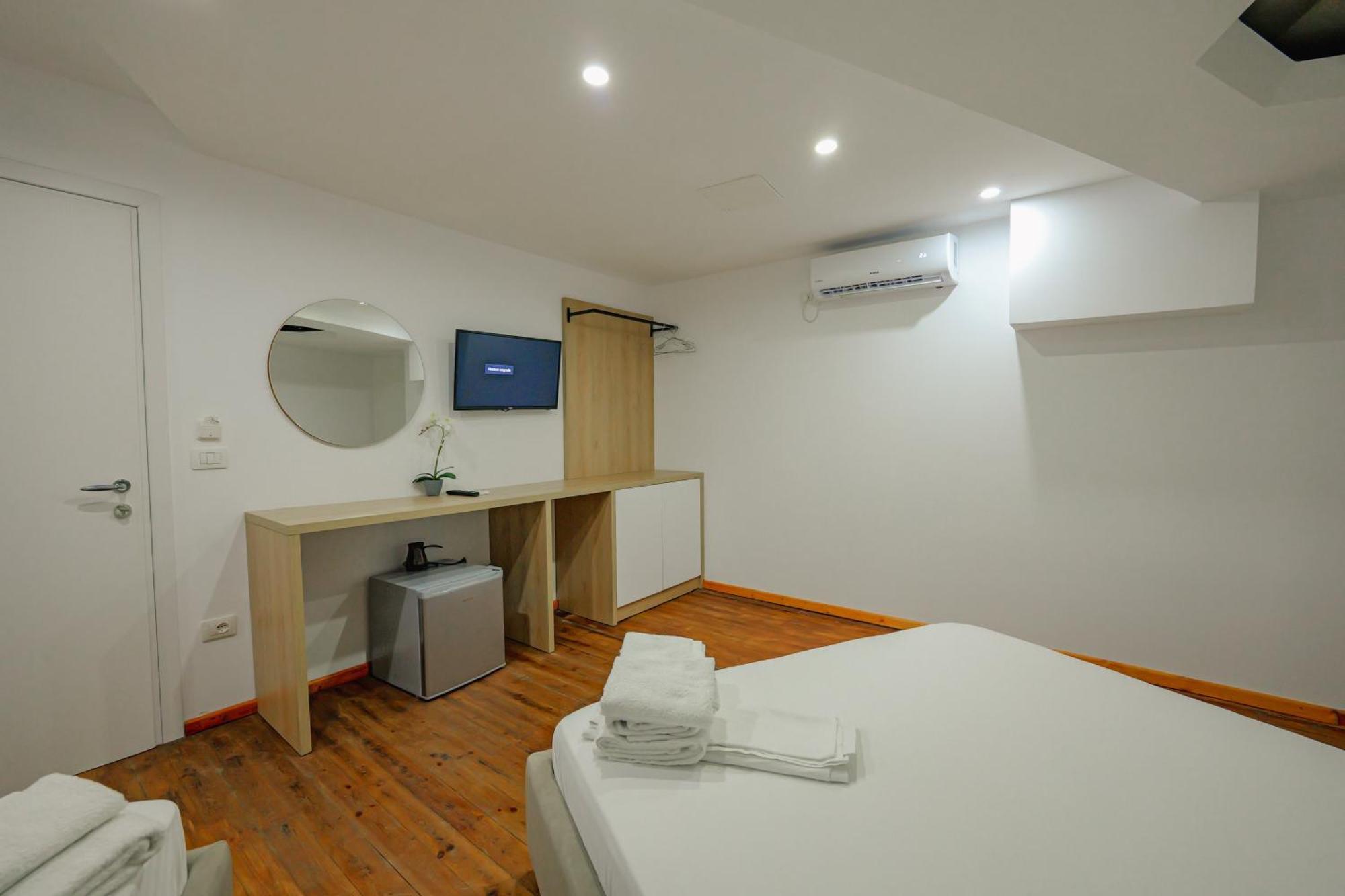 Hotel Summer Sarandë Esterno foto