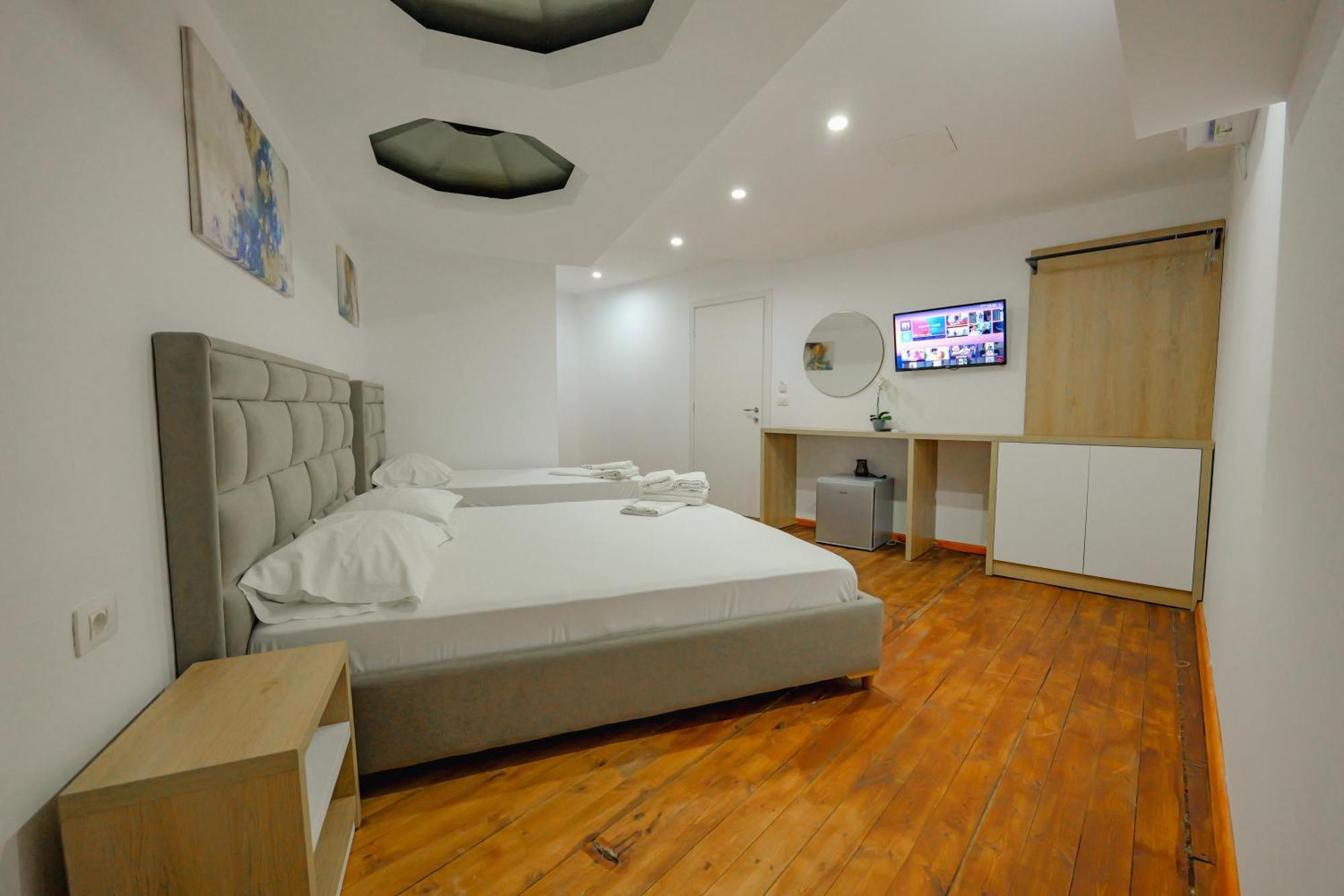 Hotel Summer Sarandë Esterno foto