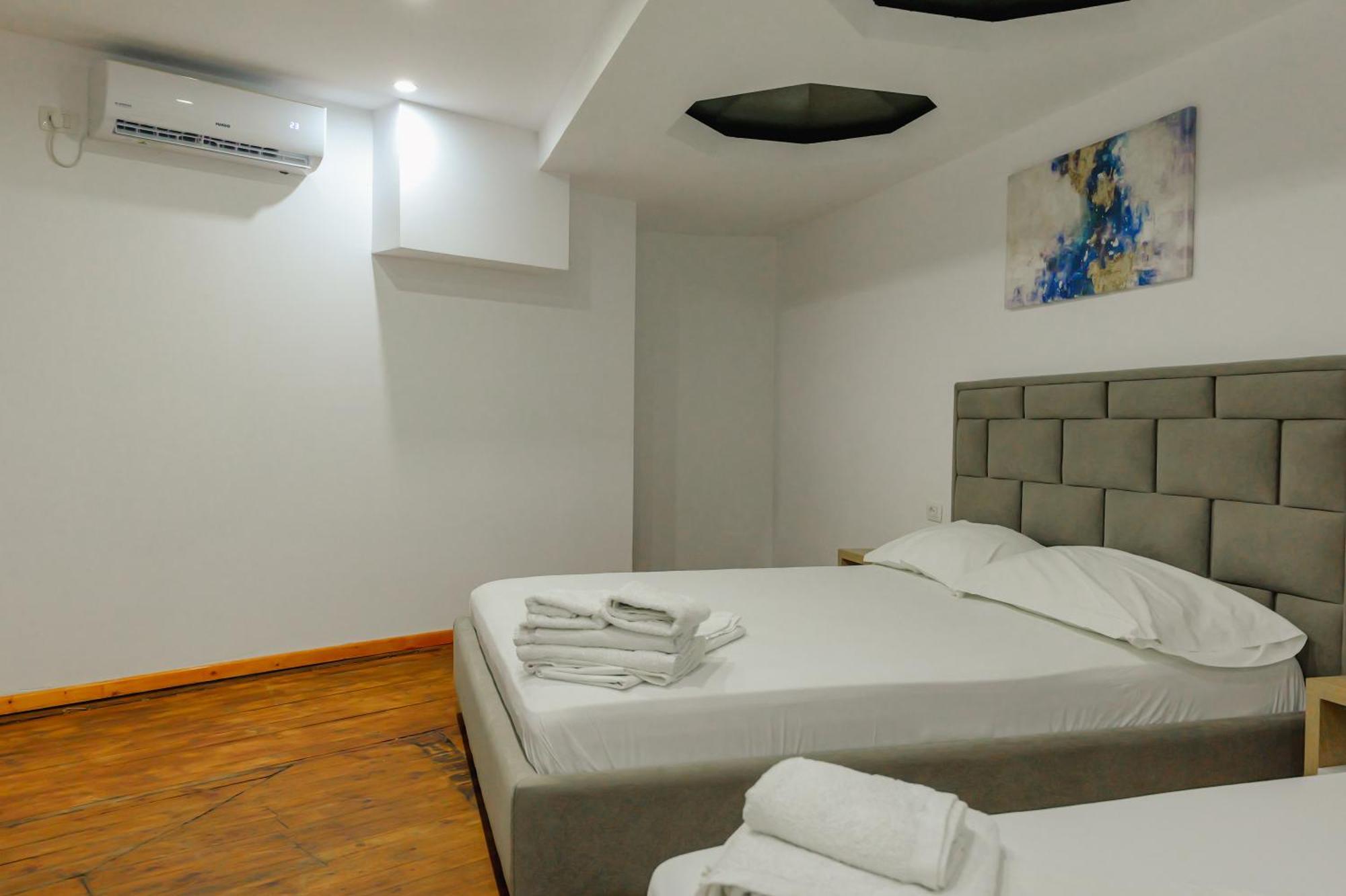 Hotel Summer Sarandë Esterno foto