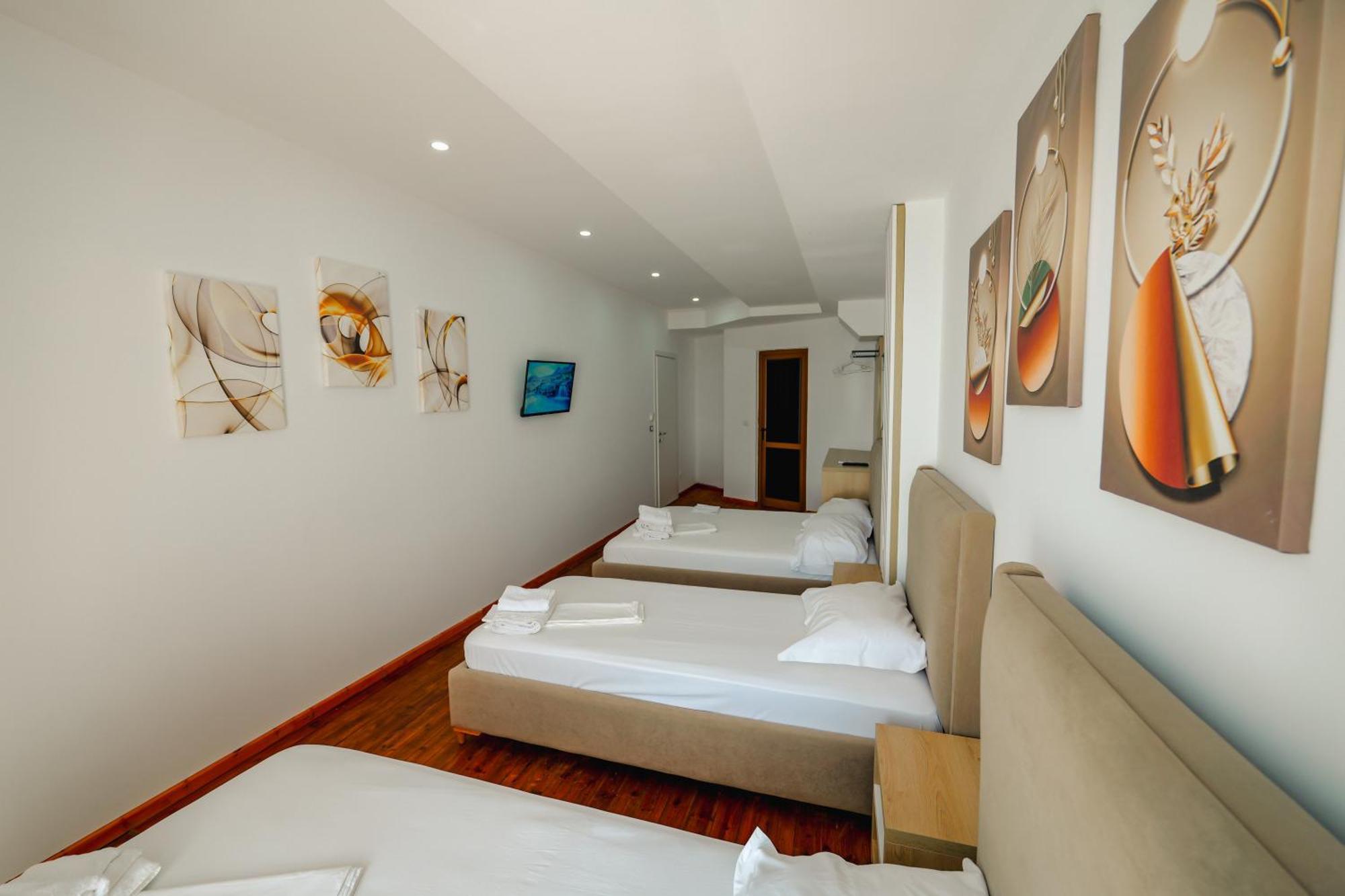 Hotel Summer Sarandë Esterno foto