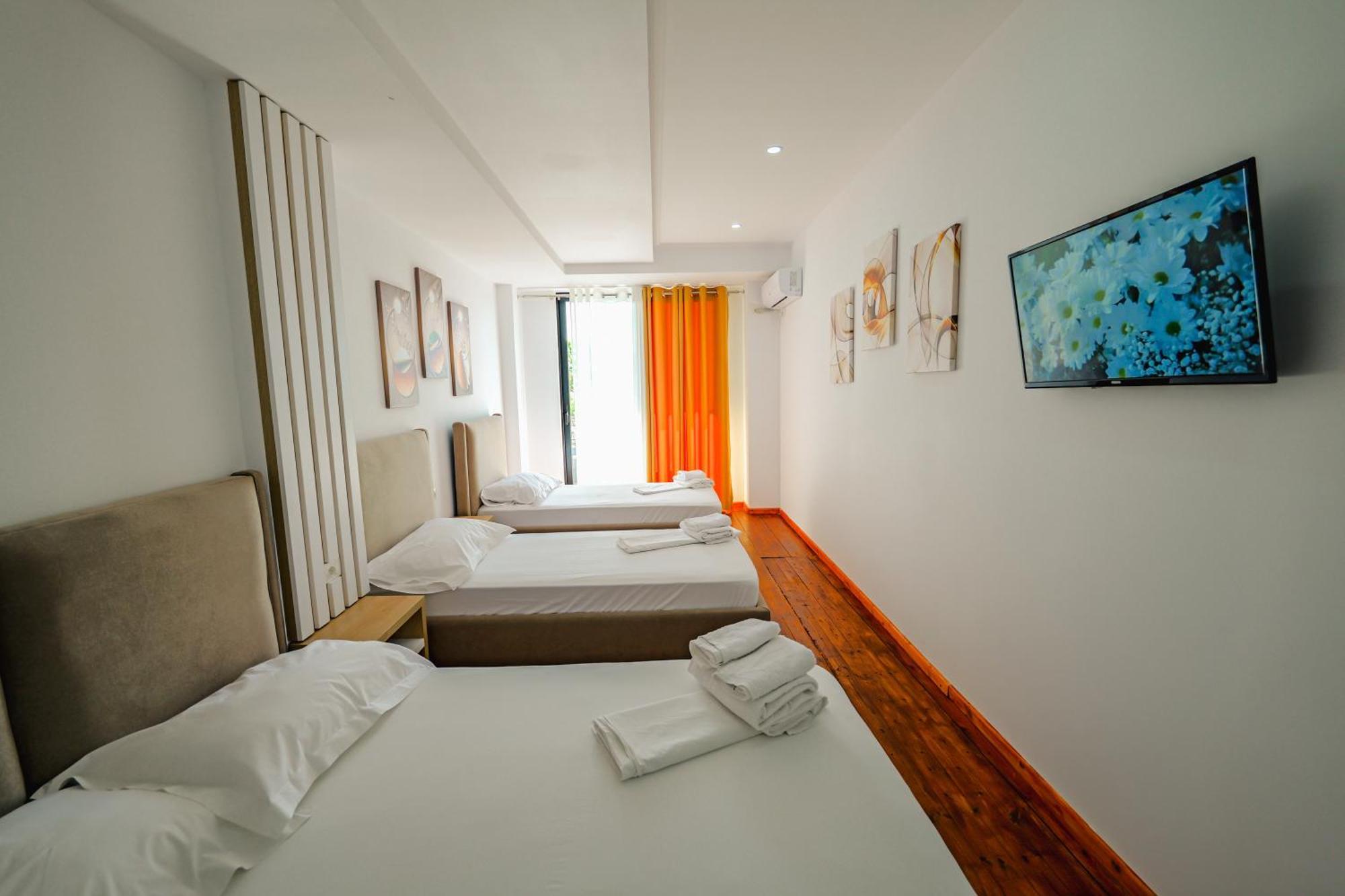 Hotel Summer Sarandë Esterno foto