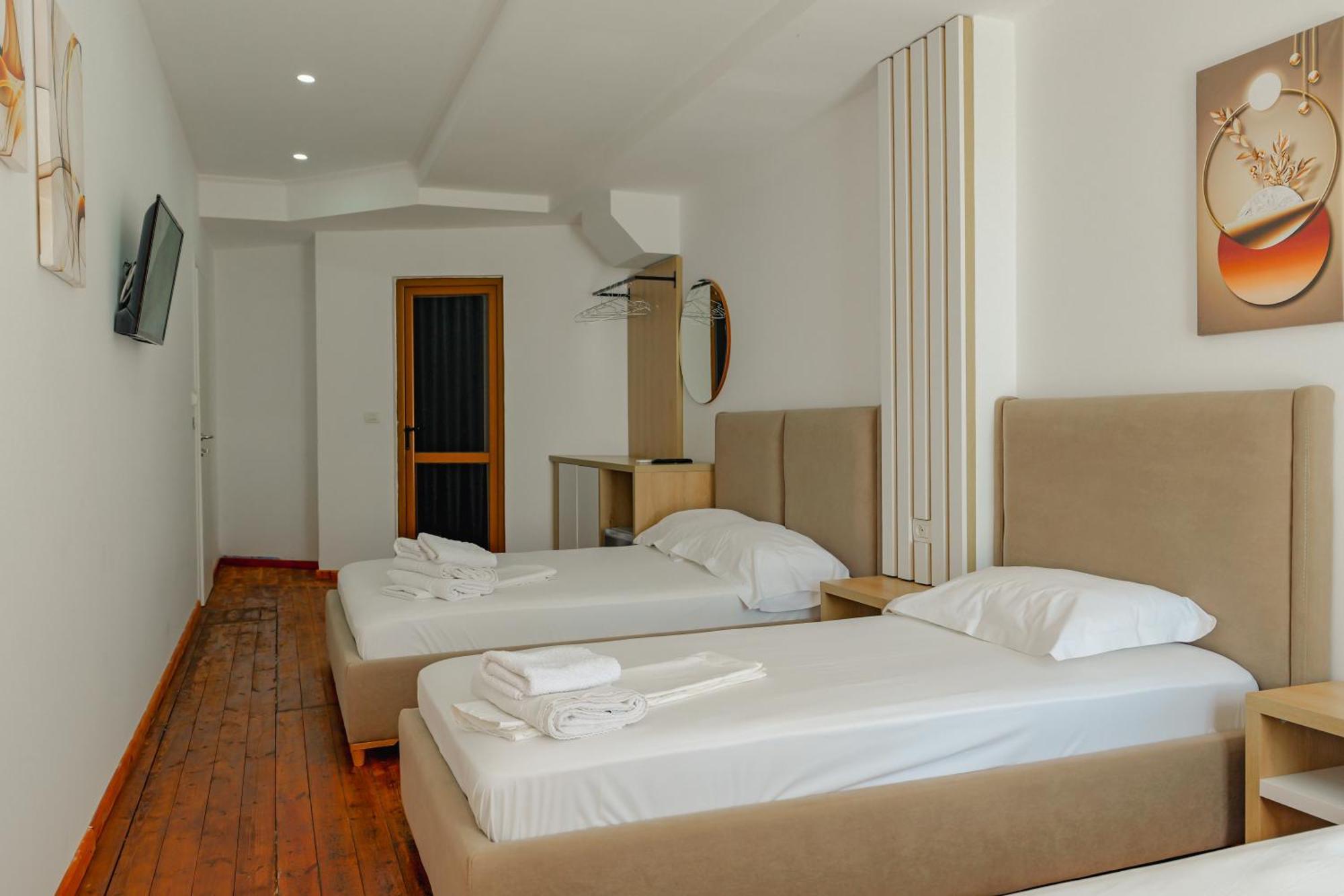 Hotel Summer Sarandë Esterno foto