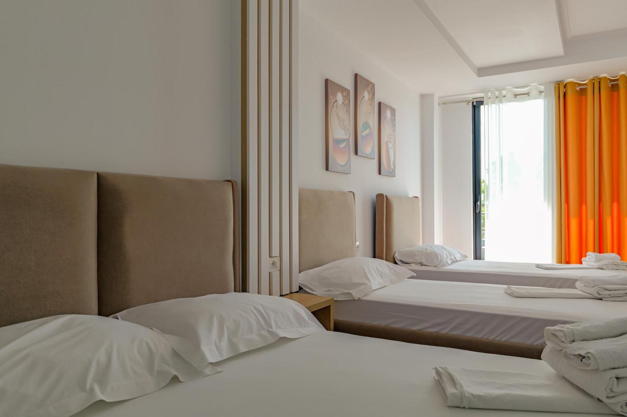 Hotel Summer Sarandë Esterno foto