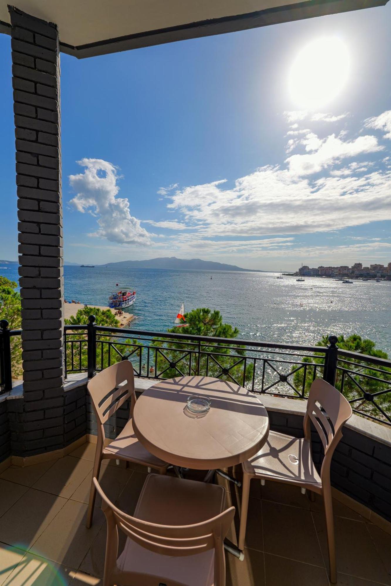 Hotel Summer Sarandë Esterno foto