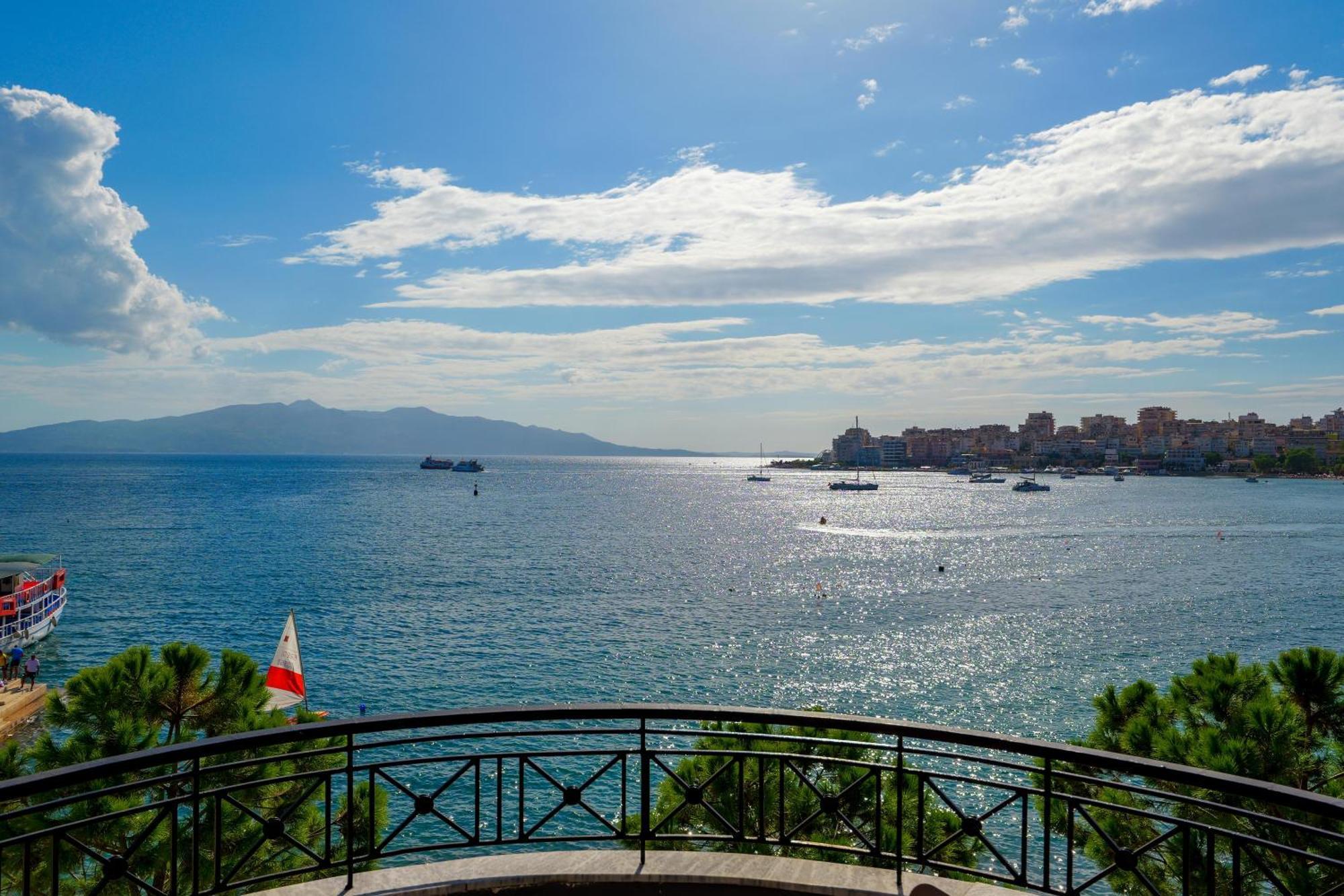 Hotel Summer Sarandë Esterno foto