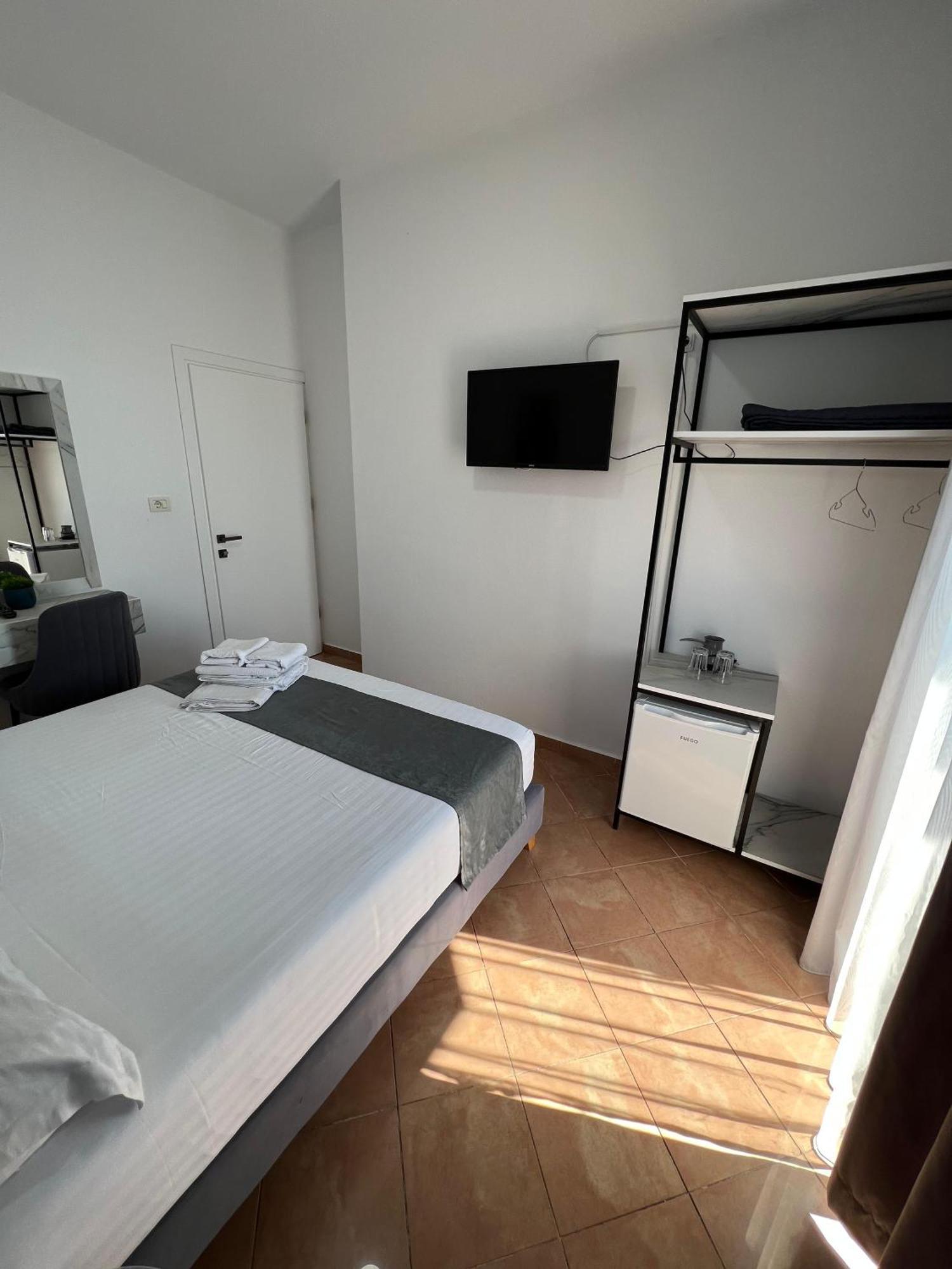 Hotel Summer Sarandë Esterno foto