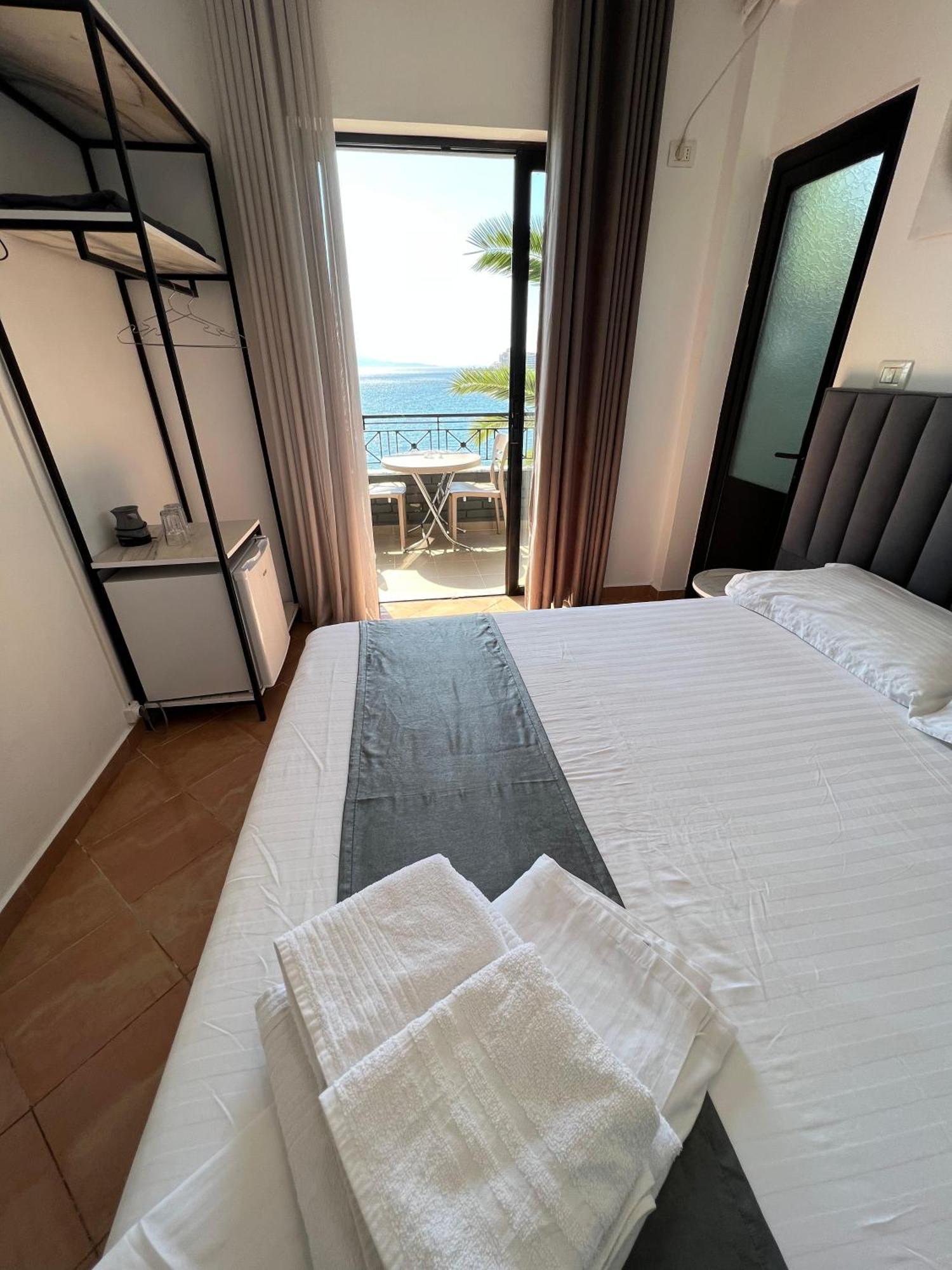 Hotel Summer Sarandë Esterno foto