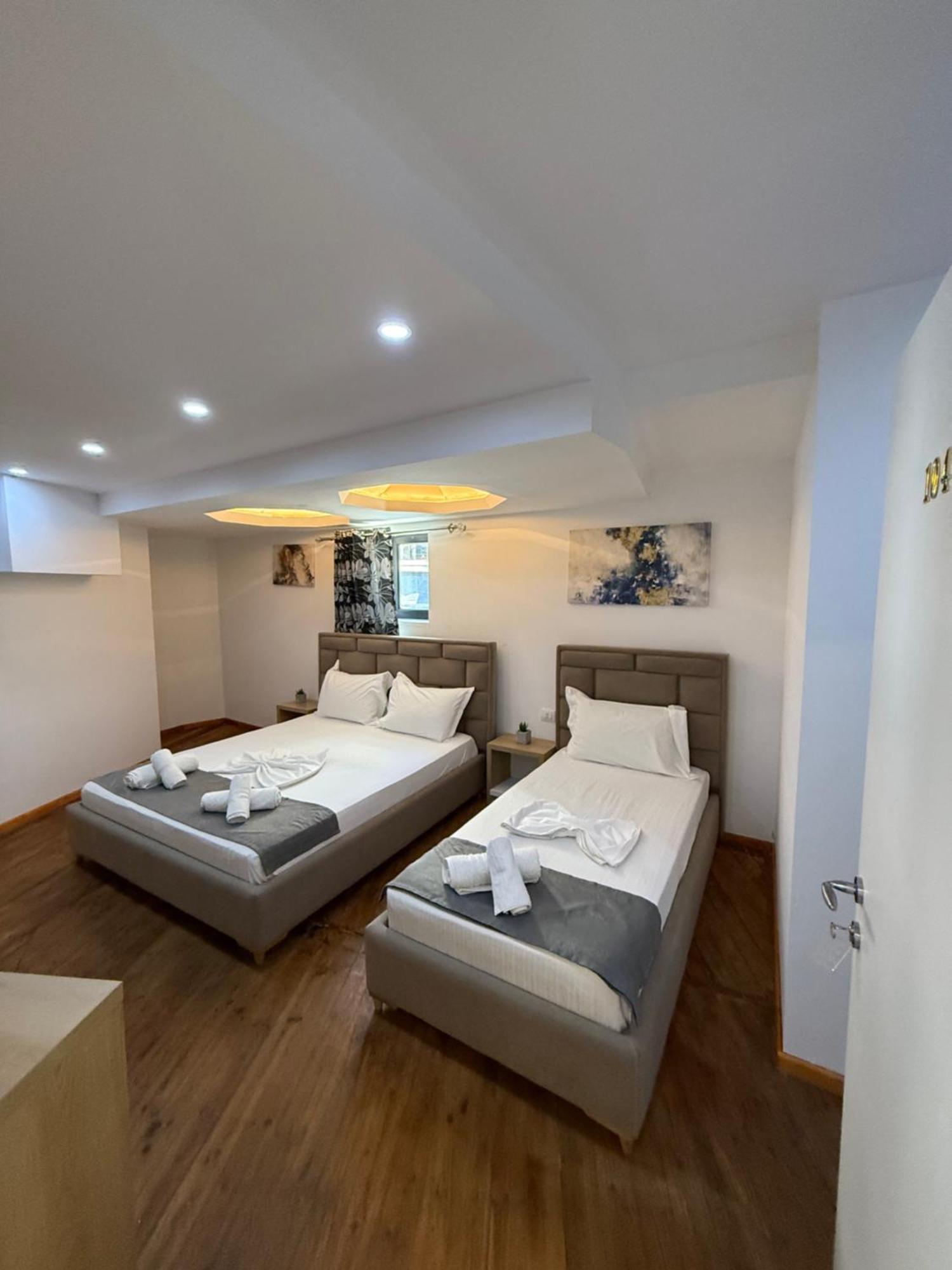 Hotel Summer Sarandë Esterno foto