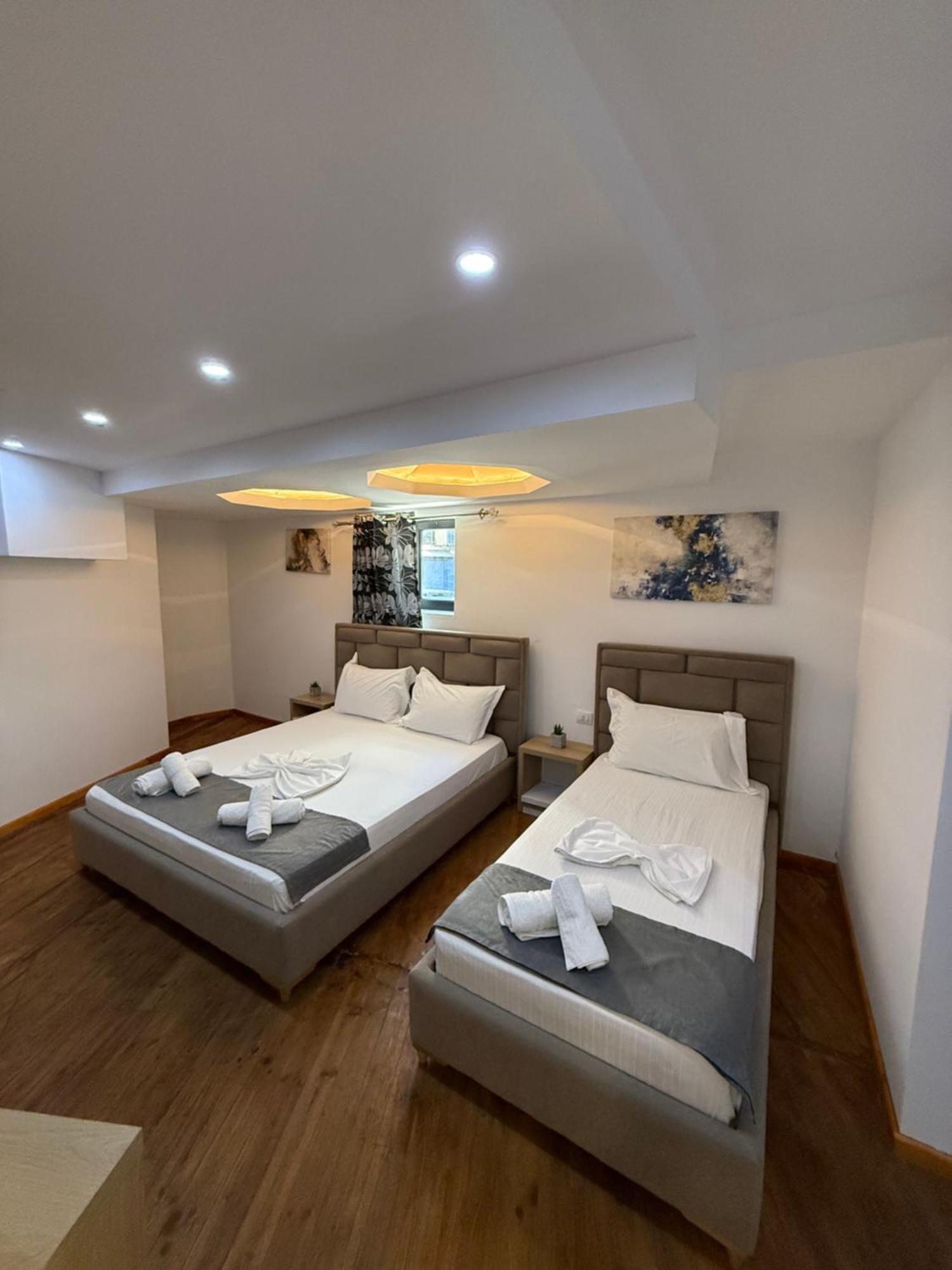 Hotel Summer Sarandë Esterno foto