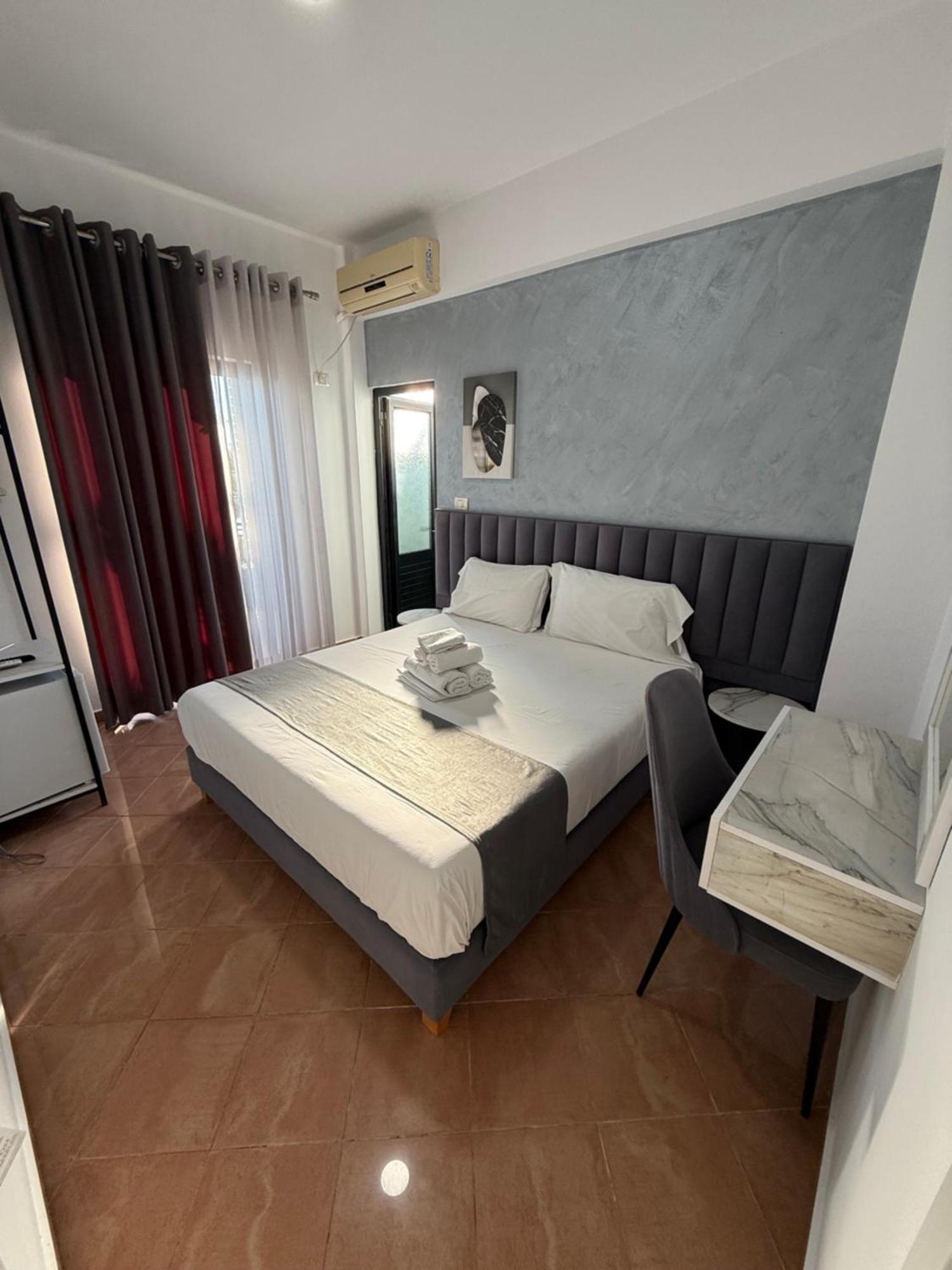Hotel Summer Sarandë Esterno foto