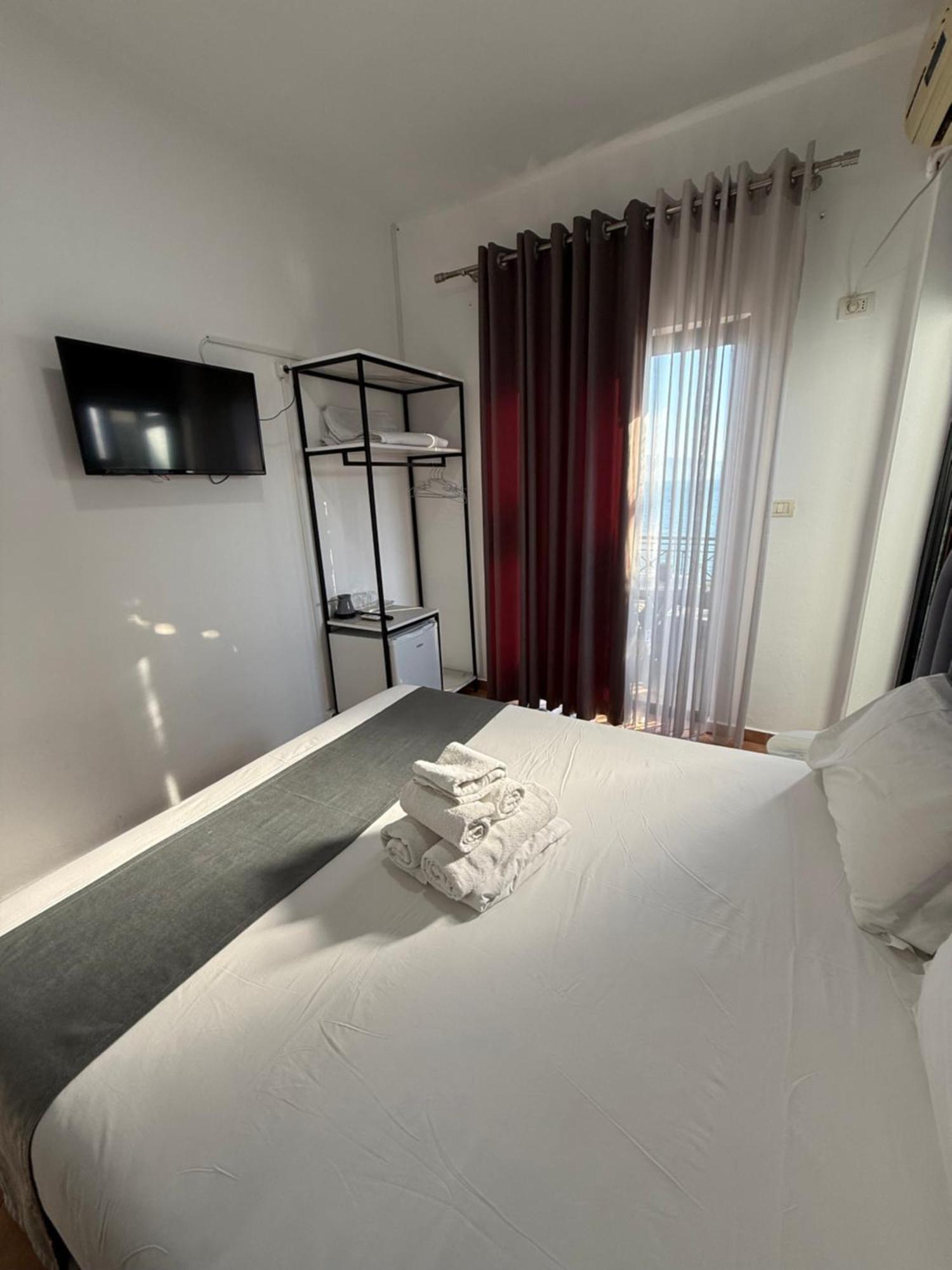 Hotel Summer Sarandë Esterno foto